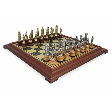Juego de ajedrez completo Romanos vs Bárbaros II sobre tablero de madera maciza