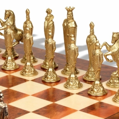 Alternative view of Conjunto Florentino Renacimiento Tablero de Ajedrez de Madera de Olmo y Juego de Ajedrez de Metal