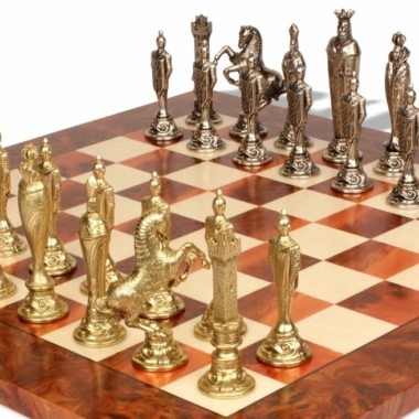 Conjunto Florentino Renacimiento Tablero de Ajedrez de Madera de Olmo y Juego de Ajedrez de Metal