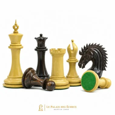 Juego de ajedrez Sheffield en madera de rosa, piezas tumbadas mostrando la base de fieltro verde