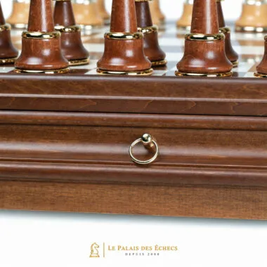 Anilla decorativa dorada en el cajón de almacenamiento de madera maciza