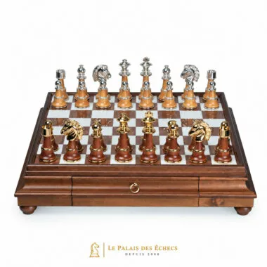 Juego de ajedrez Staunton XL III visto de tres cuartos con piezas doradas y plateadas