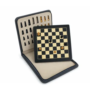 Estuche abierto mostrando el tablero magnético y las piezas guardadas