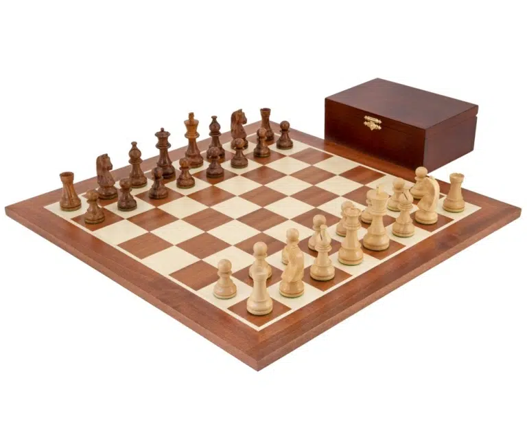 Ensemble Grand Championship Echiquier en Bois d'Erable et Acajou, Jeu d'Echecs en Bois de Rose & Coffret de Rangement en Bois de Bouleau