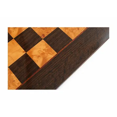 Tablero de ajedrez de madera lacada, primer plano de la esquina y el borde