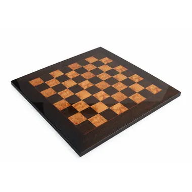 Tablero de ajedrez de madera de madroño y brezo lacado, vista en diagonal