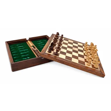 Caja de viaje abierta con tablero de ajedrez plegado y compartimento de fieltro verde