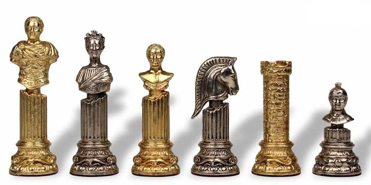 Piezas de ajedrez Columna Romana en metal dorado y plateado, bustos sobre columnas