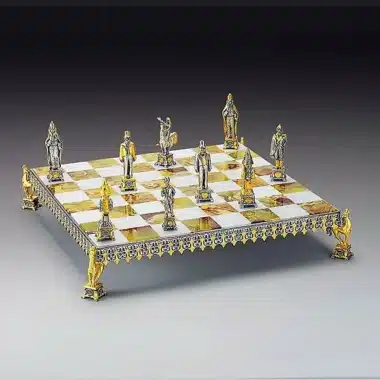 Conjunto Revolución Rusa de 1917 Tablero de Ajedrez y Juego de Ajedrez en Bronce, Ónix y Oro de 24 Quilates