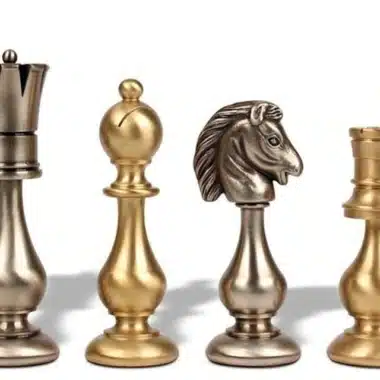 Juego de ajedrez oriental grande de latón macizo