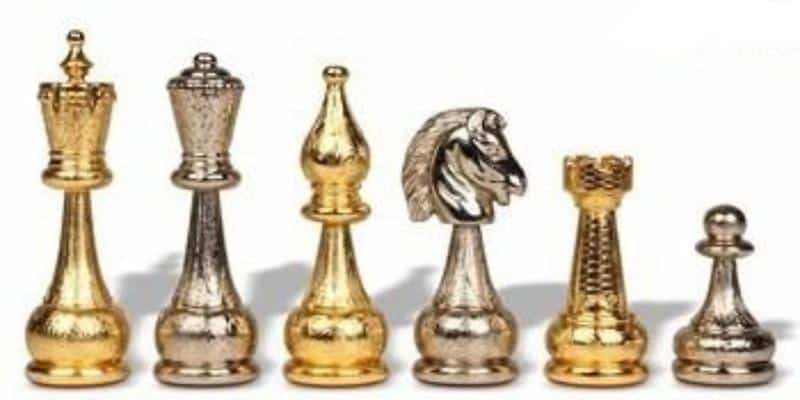 Conjunto Club III Tablero de Ajedrez de Madera de Lúpulo de Madrona, Eucalipto y Brezo y Juego de Ajedrez de Metal Baño de Oro y Plata - Imagen 6