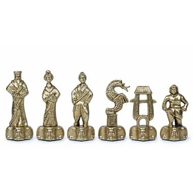 Piezas de ajedrez Samurái en metal dorado, detalle del rey, dragón y torre