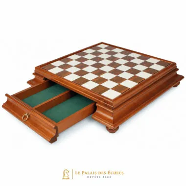 Caja de almacenamiento de madera con cajón abierto forrado de fieltro verde bajo el tablero de alabastro
