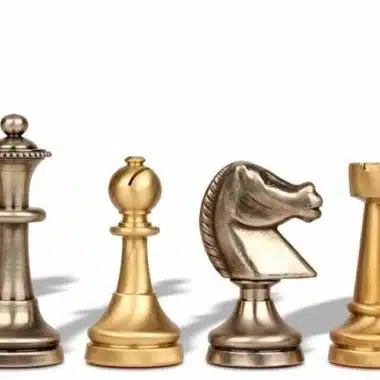 Juego de ajedrez grande de latón macizo Staunton