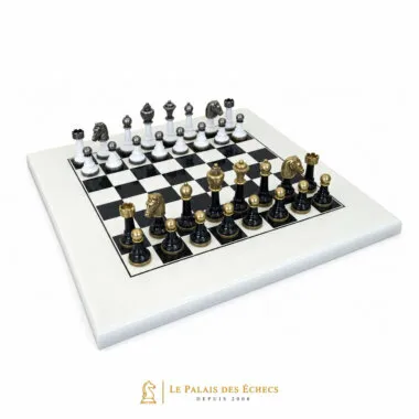 Tablero de ajedrez de madera lacada "Staunton Design" y juego de ajedrez de metal macizo lacado en blanco y negro
