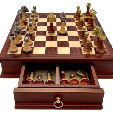 Conjunto Classic XV Tablero de Ajedrez de Madera de Caoba y Arce y Juego de Ajedrez de Madera y Metal