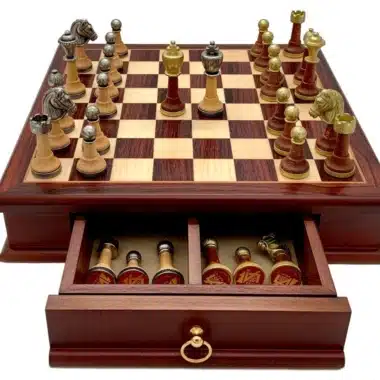 Conjunto Classic XV Tablero de Ajedrez de Madera de Caoba y Arce y Juego de Ajedrez de Madera y Metal