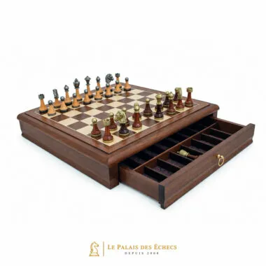 Set Classic XIV con tablero de ajedrez de nogal y cajón de almacenamiento abierto