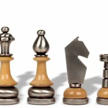 Conjunto de Juego de Ajedrez en Latón Macizo y Madera con Tablero de Ajedrez de Nogal de Brezo Acabado Brillante - Imagen 4