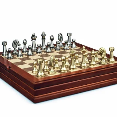 Juego de ajedrez Staunton completo con tablero de madera y piezas de latón dorado y plateado
