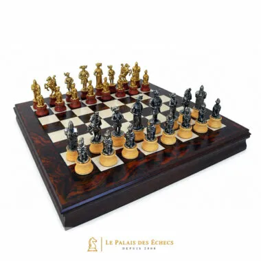 Juego de ajedrez "Lanzichenecchi" en madera de nogal y arce y juego de ajedrez en metal y madera maciza