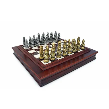 Juego "Moncada" Tablero de ajedrez de madera maciza, tablero de alabastro toscano y juego de ajedrez de metal