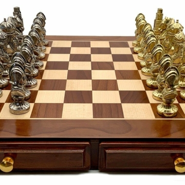 Conjunto Medieval IV Tablero de Ajedrez de Madera de Arce & Juego de Ajedrez de Metal