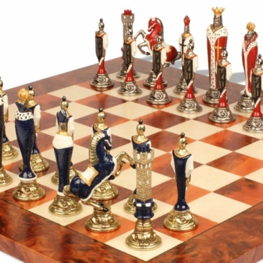 Alternative view of Conjunto Renacimiento Alta Gama II Tablero de Ajedrez de Madera & Juego de Ajedrez de Metal Pintado a Mano