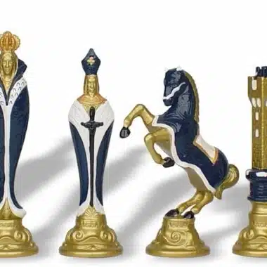 Rey, obispo, caballo y torre azul marino del juego de ajedrez Renaissance juntos
