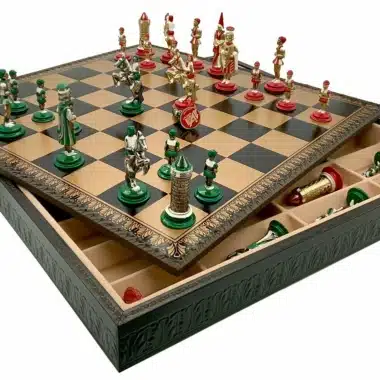 Alternative view of Tablero de ajedrez de cuero artificial Camelot King Arthur IX y juego de ajedrez de metal pintado a mano