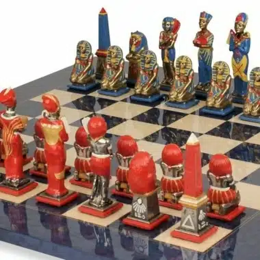 Alternative view of Juego de ajedrez de madera de arce Egipto III y juego de ajedrez de metal macizo pintado a mano