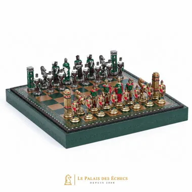 Juego de ajedrez completo Romanos vs Bárbaros sobre tablero verde y dorado