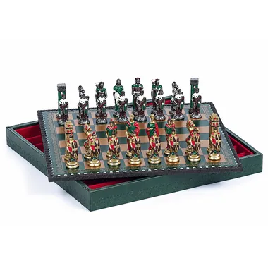 Caja abierta mostrando el tablero y las piezas pintadas con interior rojo