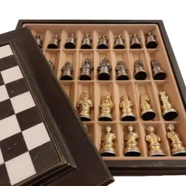 Alternative view of Busto Medieval Set III Tablero de ajedrez de madera Tablero de juego de alabastro y juego de ajedrez bañado en oro y plata