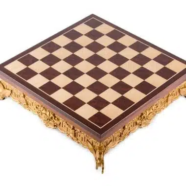 Tablero de Ajedrez en Metal Dorado y Tablero de Madera Maciza con Compartimento de Almacenamiento