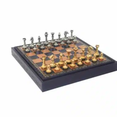 Juego de ajedrez de cuero Cute II con compartimento de almacenamiento y juego de ajedrez de latón macizo