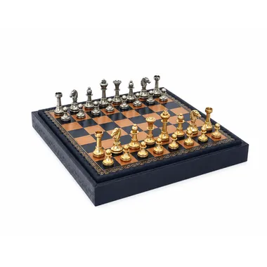 Set completo Mignon II colocado sobre su caja en símil cuero con almacenamiento