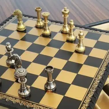 Alternative view of Juego de ajedrez de cuero Cute II con compartimento de almacenamiento y juego de ajedrez de latón macizo