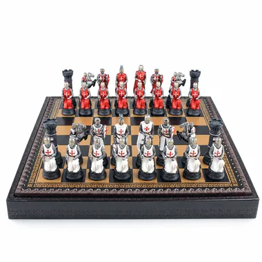 Set Templario II sobre tablero de polipiel negro, piezas de resina pintadas