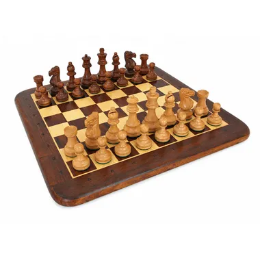 Juego de ajedrez completo con tablero y piezas en madera de rosa dorada