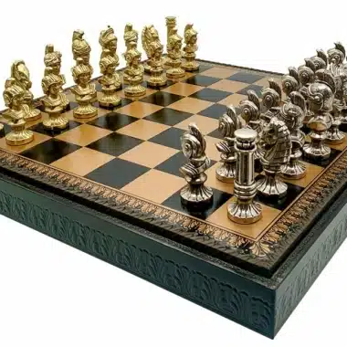 Tablero de ajedrez con almacenamiento y juego de ajedrez de metal Roman Bust Set II