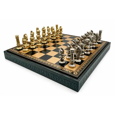 Juego Bustos Romanos II colocado sobre su tablero con caja de almacenamiento integrada