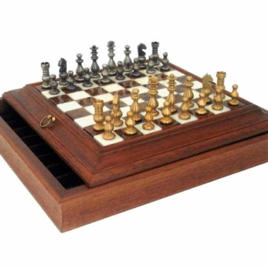 Conjunto Estilo Francés Tablero de Ajedrez de Madera Maciza y Plato de Alabastro con Compartimento de Almacenamiento & Juego de Ajedrez de Latón Macizo