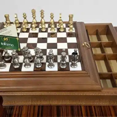 Alternative view of Conjunto Estilo Francés Tablero de Ajedrez de Madera Maciza y Plato de Alabastro con Compartimento de Almacenamiento & Juego de Ajedrez de Latón Macizo