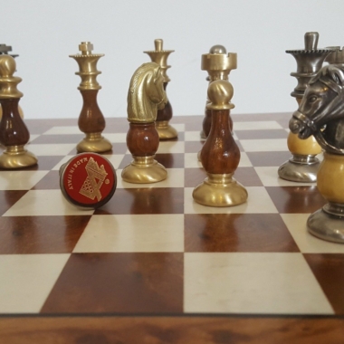 Alternative view of Conjunto Francés III Tablero de Ajedrez de Madera de Olmo y Brezo & Juego de Ajedrez de Madera y Latón