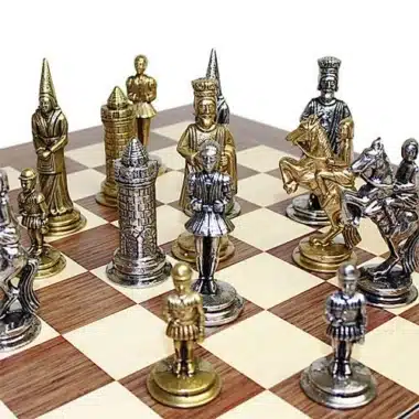 Alternative view of Conjunto Camelot Rey Arturo I Tablero de Ajedrez de Madera de Rosa & Juego de Ajedrez de Metal Macizo