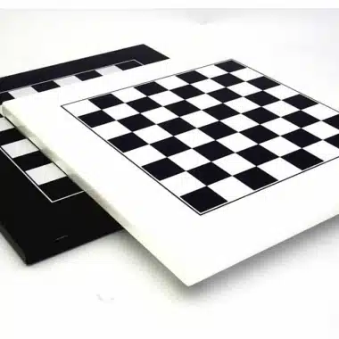 Juego "Pirámide Moderna" Tablero de ajedrez de madera maciza lacada en blanco y juego de ajedrez de madera lacada en blanco y negro