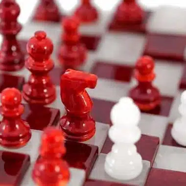Tablero de ajedrez y juego de ajedrez 3D