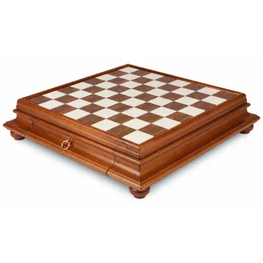 Tablero de ajedrez en madera maciza con tablero de alabastro, vista general sobre patas torneadas