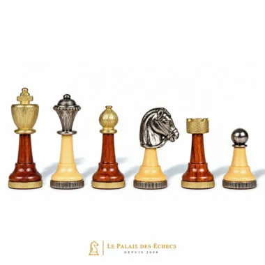 Serie de piezas Staunton doradas y plateadas alineadas, rey, dama, alfil y caballo